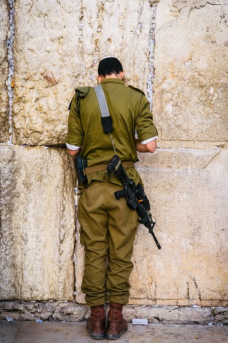 soldier on wailing wall
