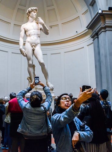 Profiting From the Selfie&nbsp;Addiction!