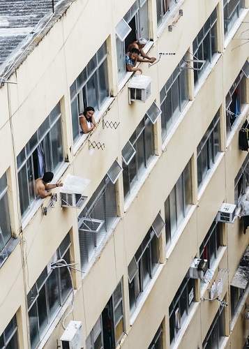 Chatty Brazilian Neighbours