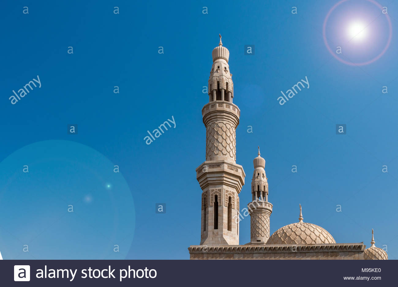 mosque-against-blue-sky-in-the-united-arab-emirates-M95KE0
