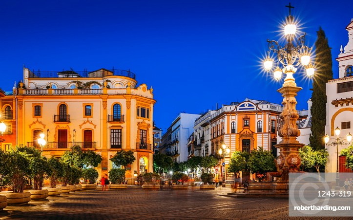 Plaza Virgen de los Reyes leading to Calle Mateos Gago at night, Seville, Andalusia, Spain