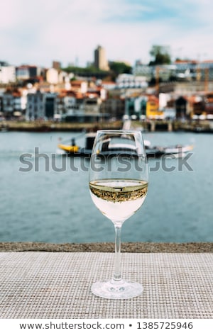 selective-focus-white-wine-glass-450w-1385725946