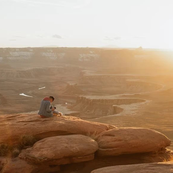 Top 10 Tips For Staying Safe & Taking Great Outdoor Photos by Lara&nbsp;Garcia